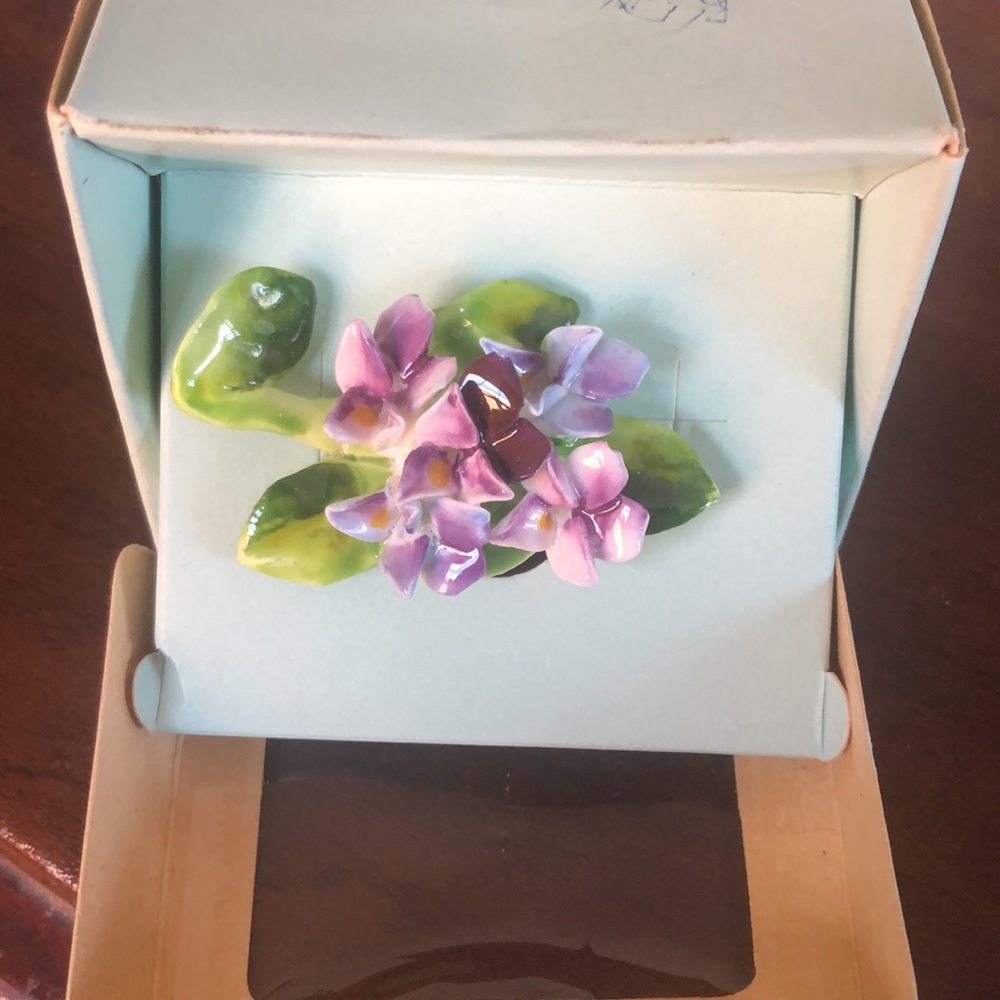 Pretty floral vintage pin bone China